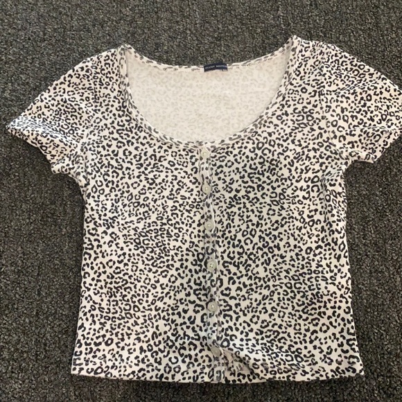 Brandy Melville Tops - Zelly Top Leopard RARE